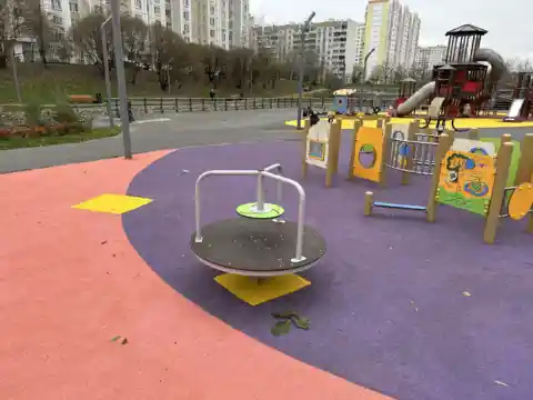 Карусель-качалка 