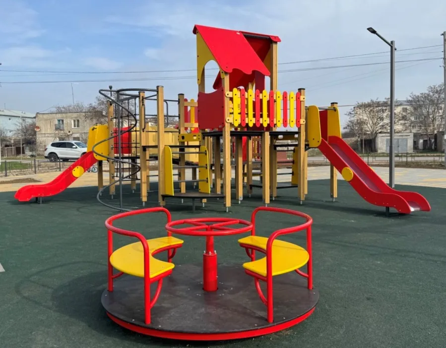 Детская площадка в Парке отдыха поселка Штормовое