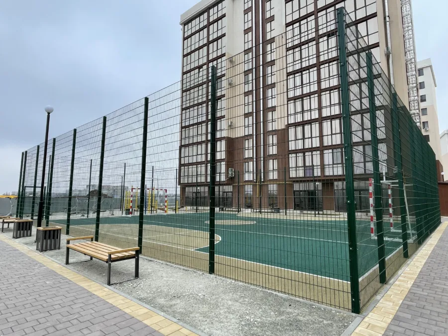 Комплекс монтажных работ по установке детского игрового, спортивного оборудования и ограждения  ЖК «Грэсовский» г. Симферополь